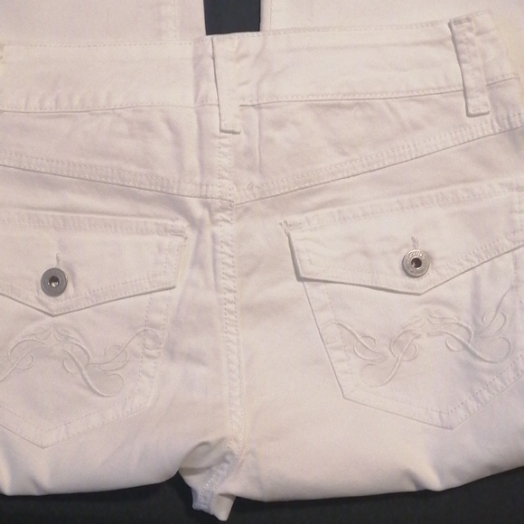 NWOT, jeanstar ladies white capris, size..4 - Picture 6 of 10